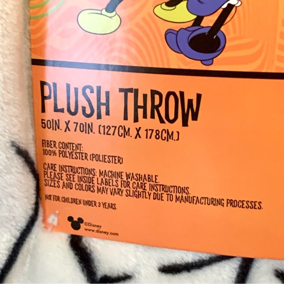 Vintage Style Minnie & Mickey Mouse 50” x 70” Plush Halloween Throw Blanket - Picture 7 of 11